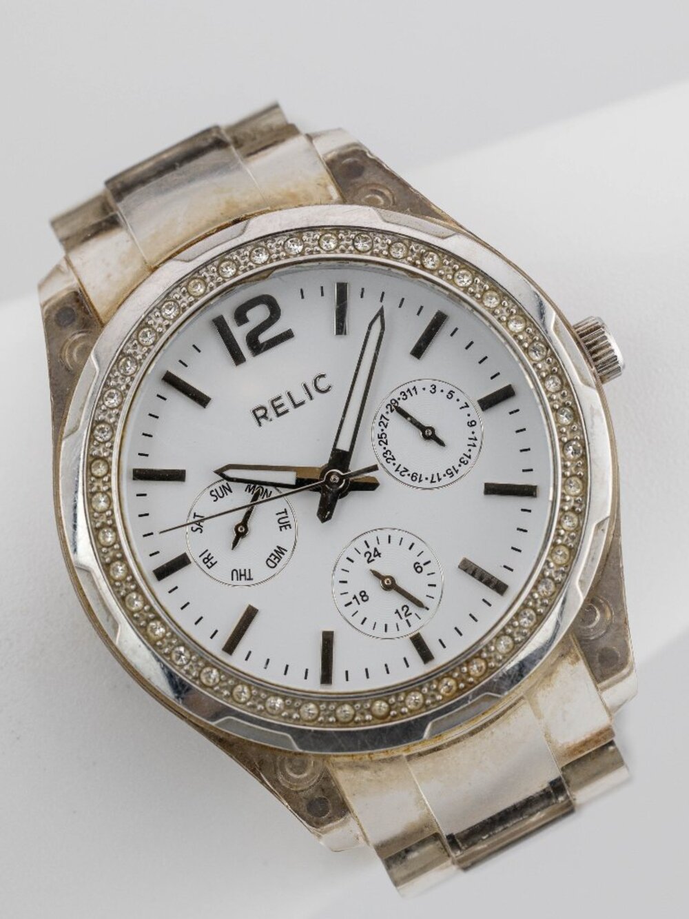 Relic ZR15564 Day-Date Quartz Analog Women's Watch New Battery